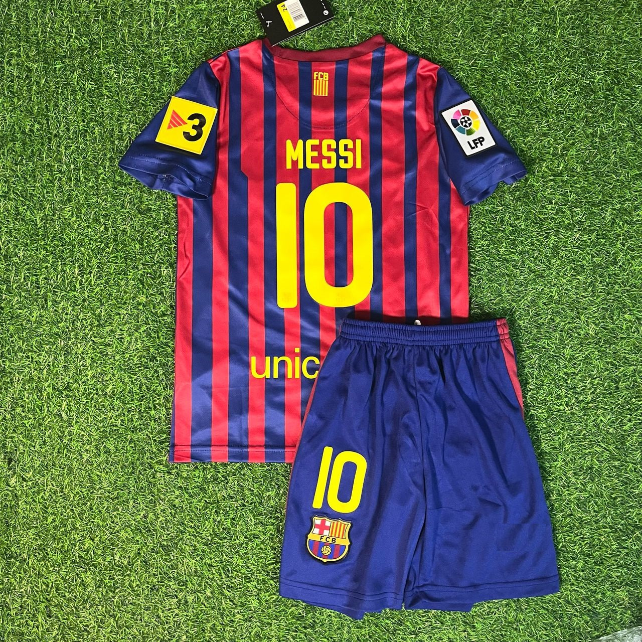 barcelona-1112-home-messi-kids