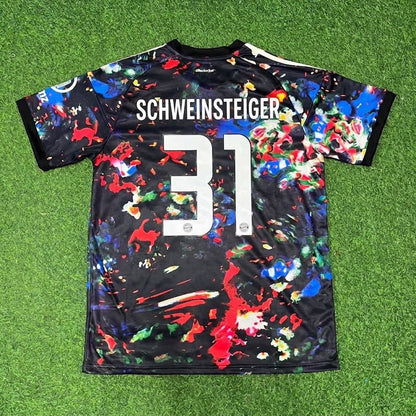 Bastian Schweinsteiger 31- Bayern München Oktoberfest Spezial-Edition Fußballtrikot