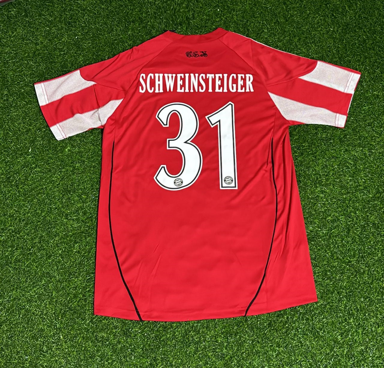 Bastian Schweinsteiger Bayern Munich 2010/11 Home Jersey Trikot