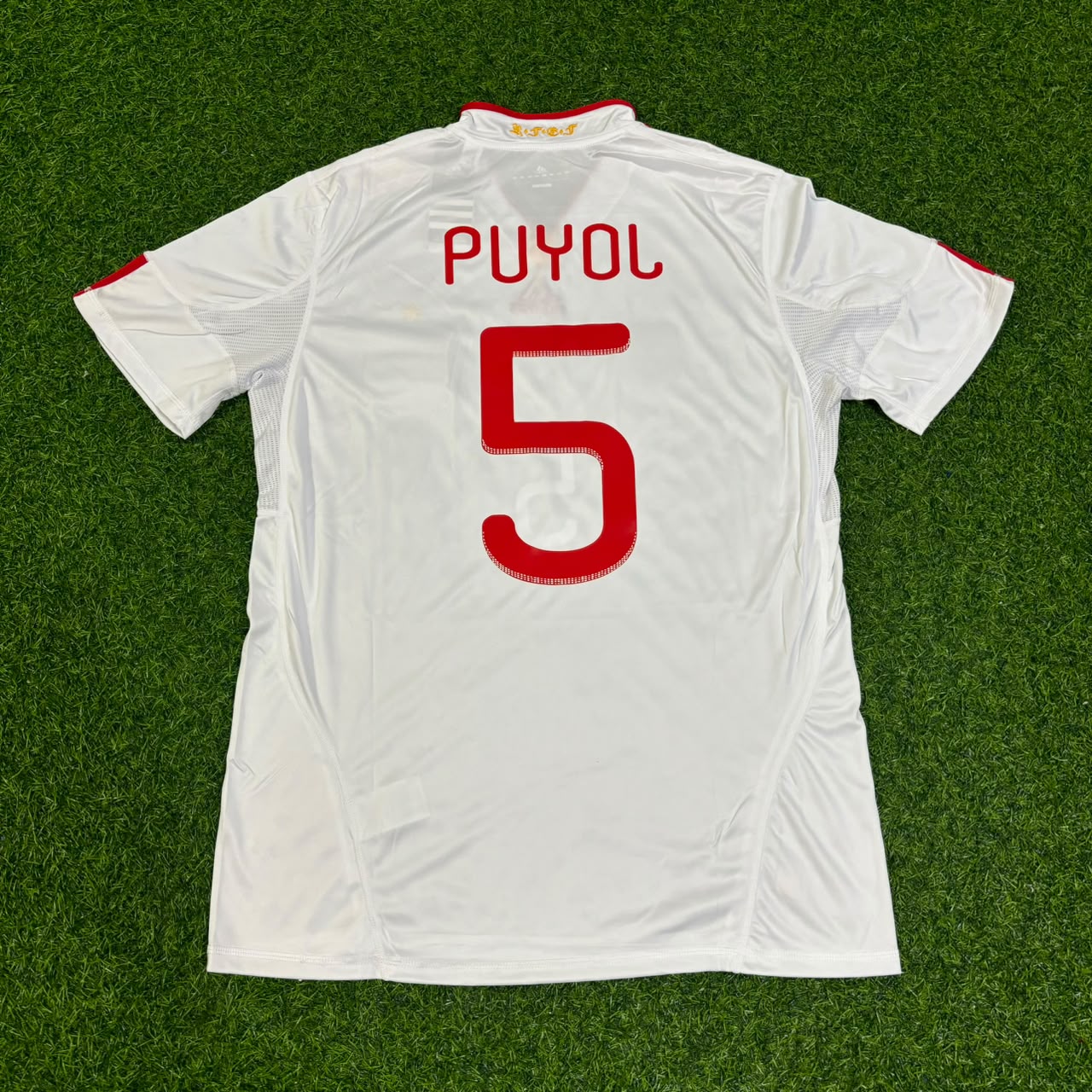 Carles Puyol Spain 2011 Season White Retro Football Jersey