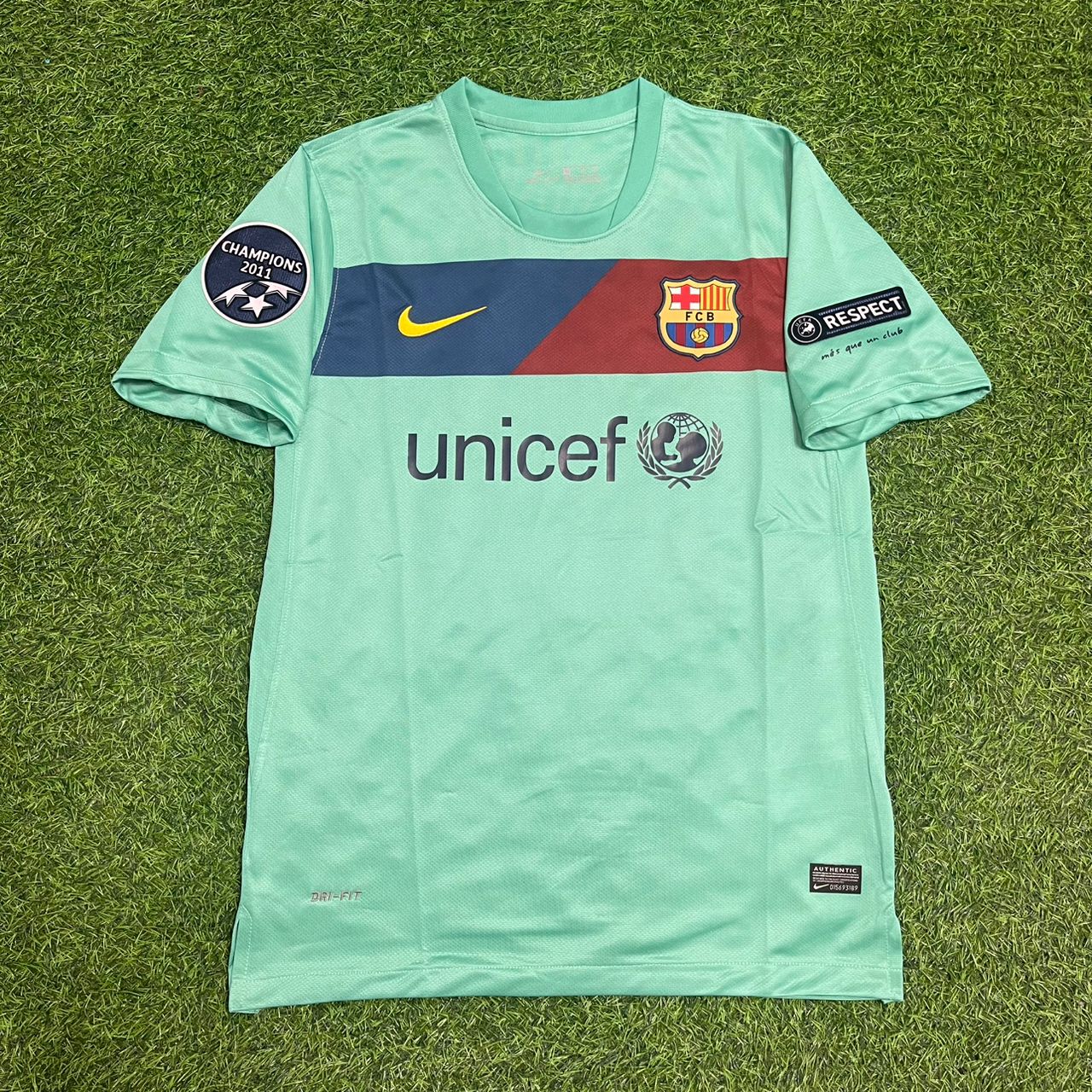 Cesc Fabregas Barcelona 2011 Away Retro Football Jersey Kit