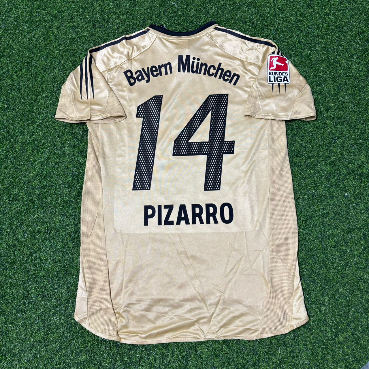 Claudio Pizarro Bayern München 2004/05 Retro Golden Fußballtrikot Set