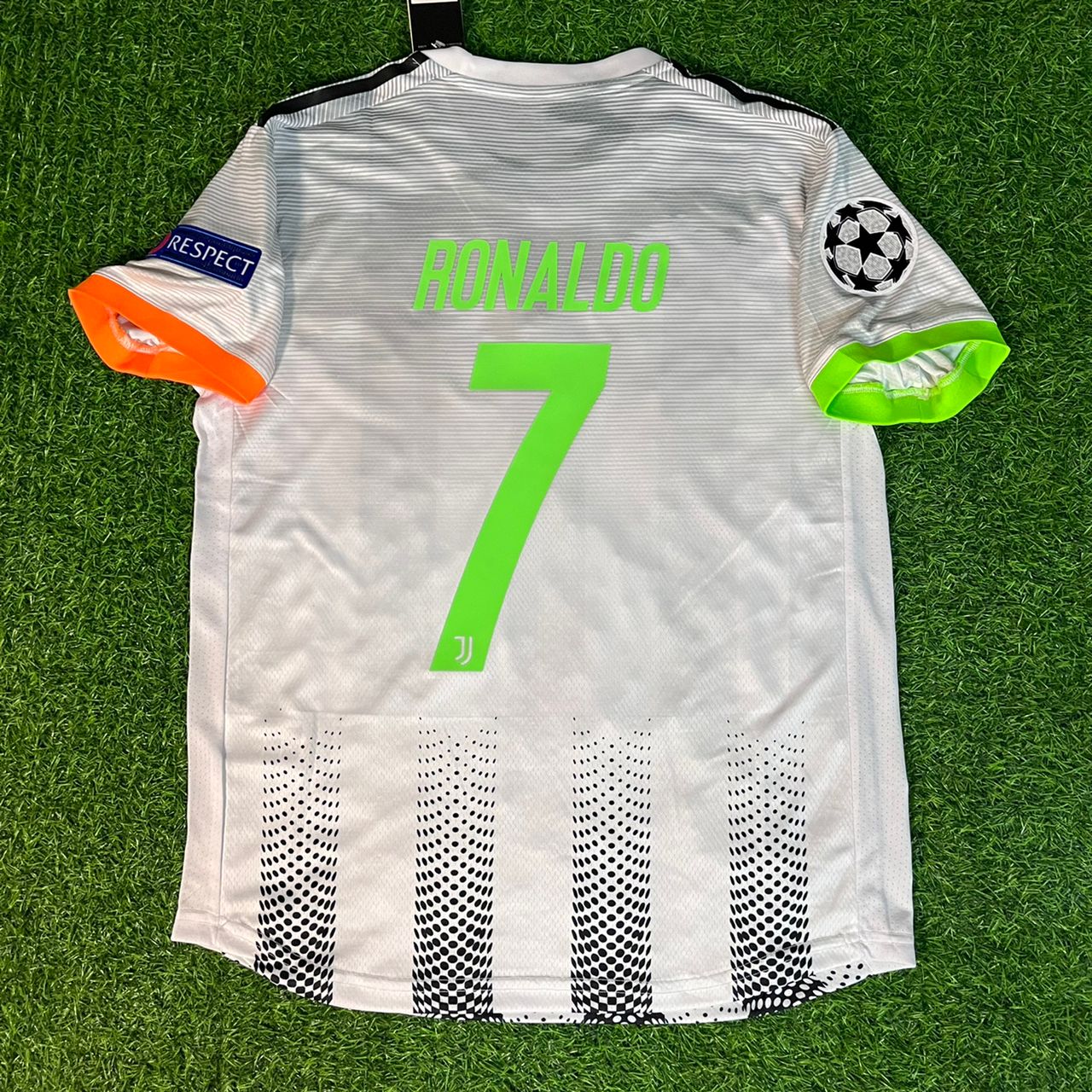 Cristiano Ronaldo 7 – Juventus 2019-20 Home Jersey | Retro Kit | Maillot | Trikot