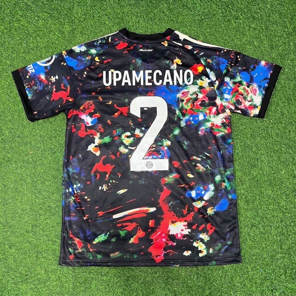 Dayot Upamecano 2- Bayern München Oktoberfest Spezial-Edition Fußballtrikot