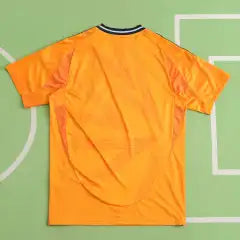 Orangefarbenes Special Edition-Trikot von Real Madrid