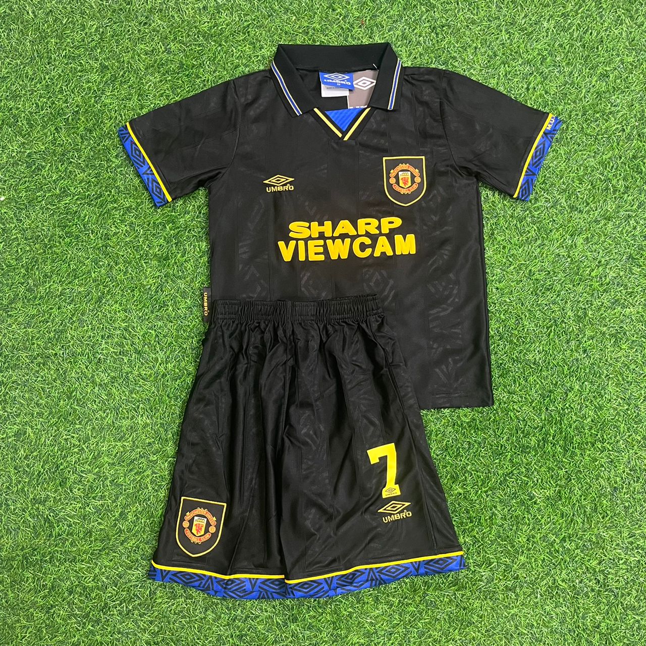 Eric Cantona Manchester United Retro Kids Football Jersey Kit