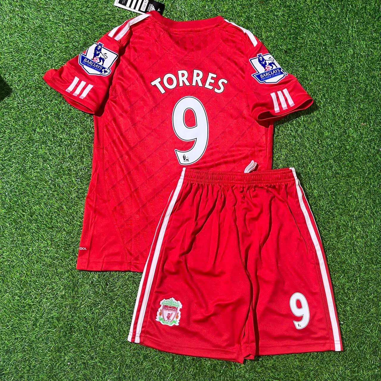 Maillot de football rétro rouge enfant Fernando Torres Liverpool saison 2010/2011