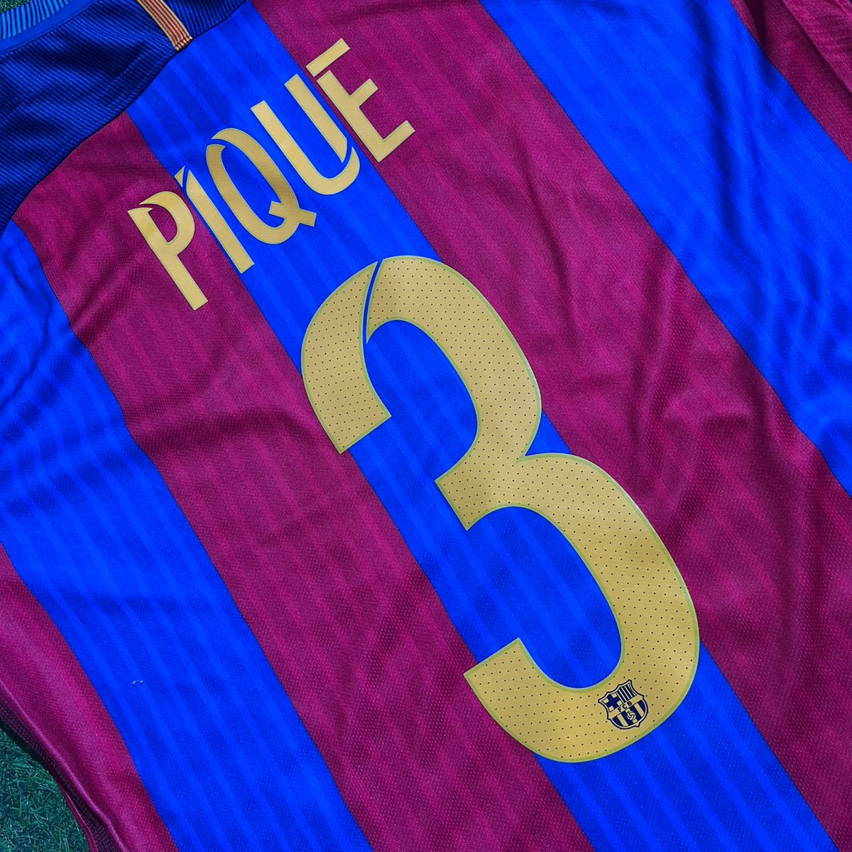 Maillot de foot Gerard Pique Barcelone 2016 avec patch spécial