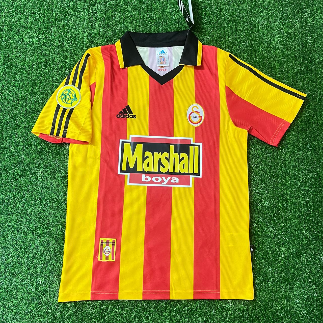 Galatasaray 1999-2000 Heimtrikot (Gebraucht) in Suhr für CHF 190 - mit Galatasaray 1999-2000 Heimtrikot (Gebraucht) in Suhr für CHF 190 - mit