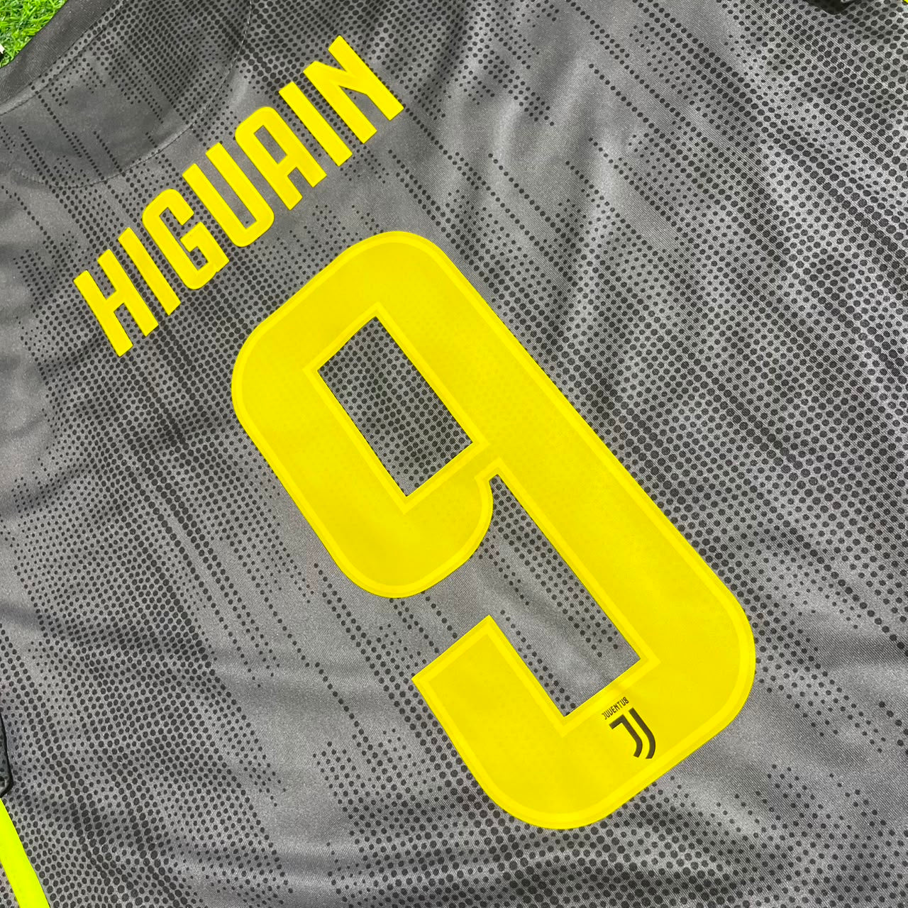 Gonzalo Higuaín #9 Juventus 2017-2018 Retro Home Football Jersey