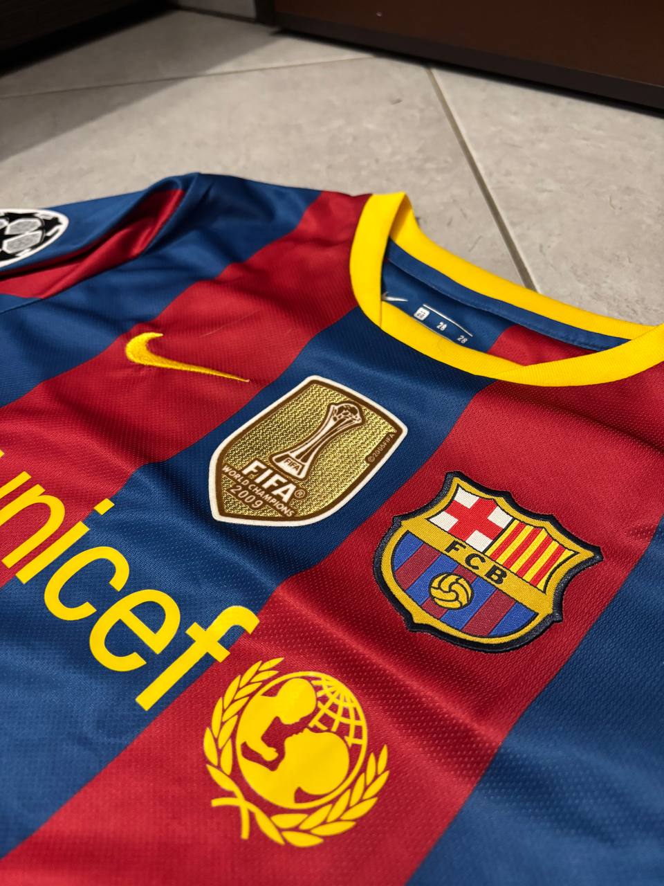 Andres Iniesta Barcelona 2010 Retro Jersey