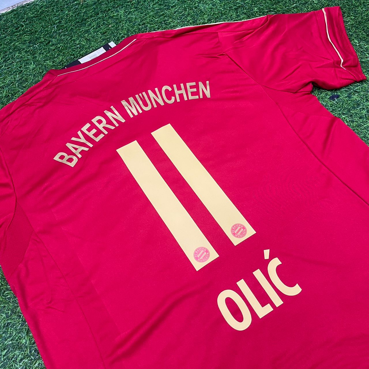 Ivica Olić #11 Bayern Munich 2011-2013 Football Jersey