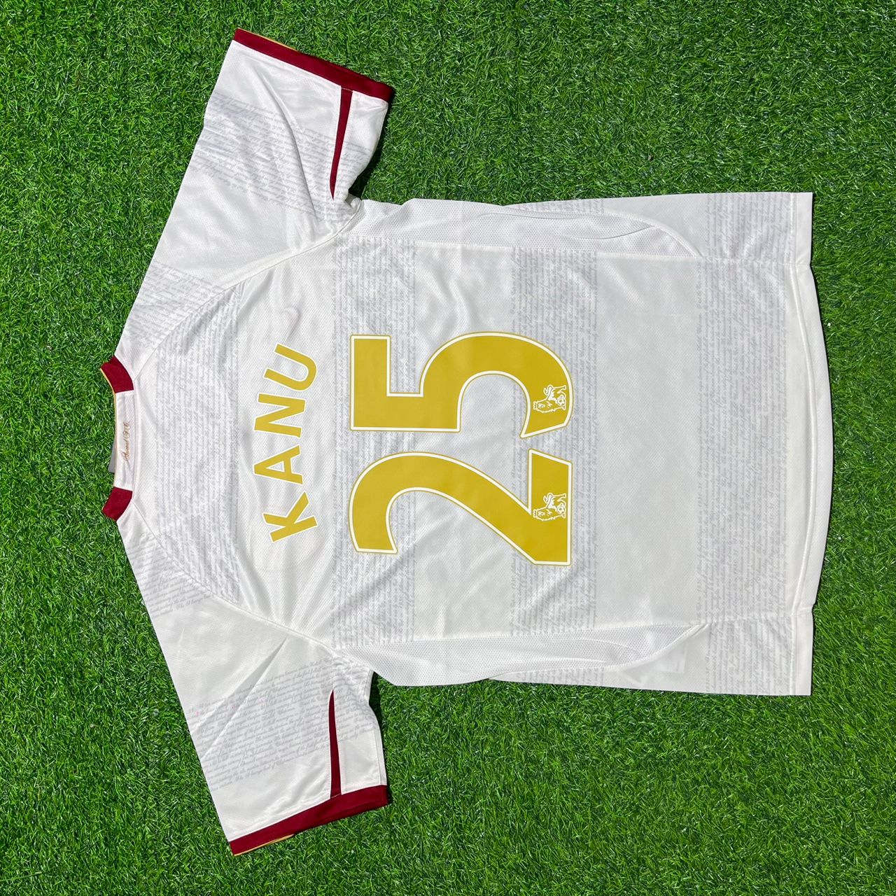 Kanu Arsenal 2004-2005 Away Retro White Football Jersey
