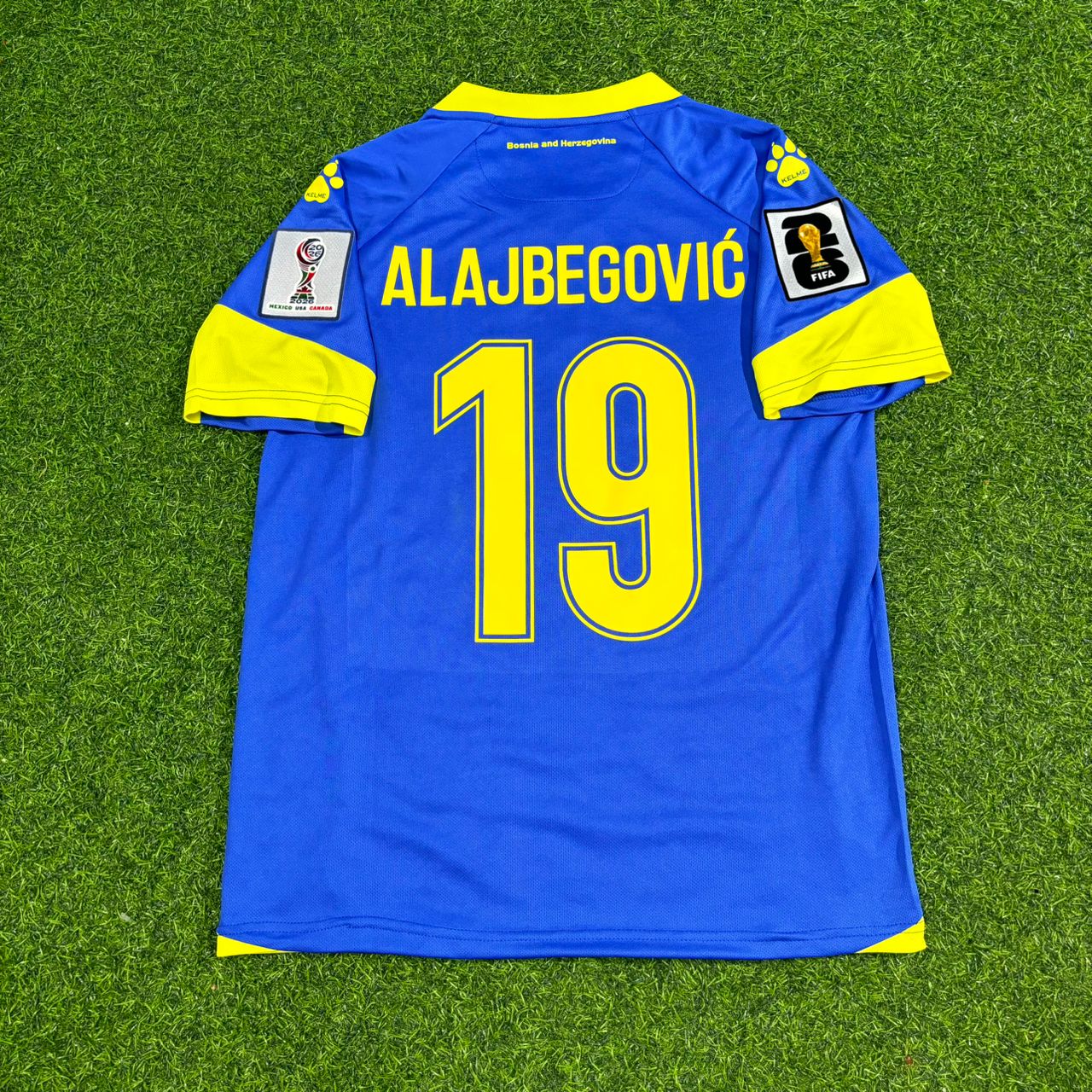 Kerim Alajbegović Bosnien und Herzegowina WM 2026 Heimtrikot