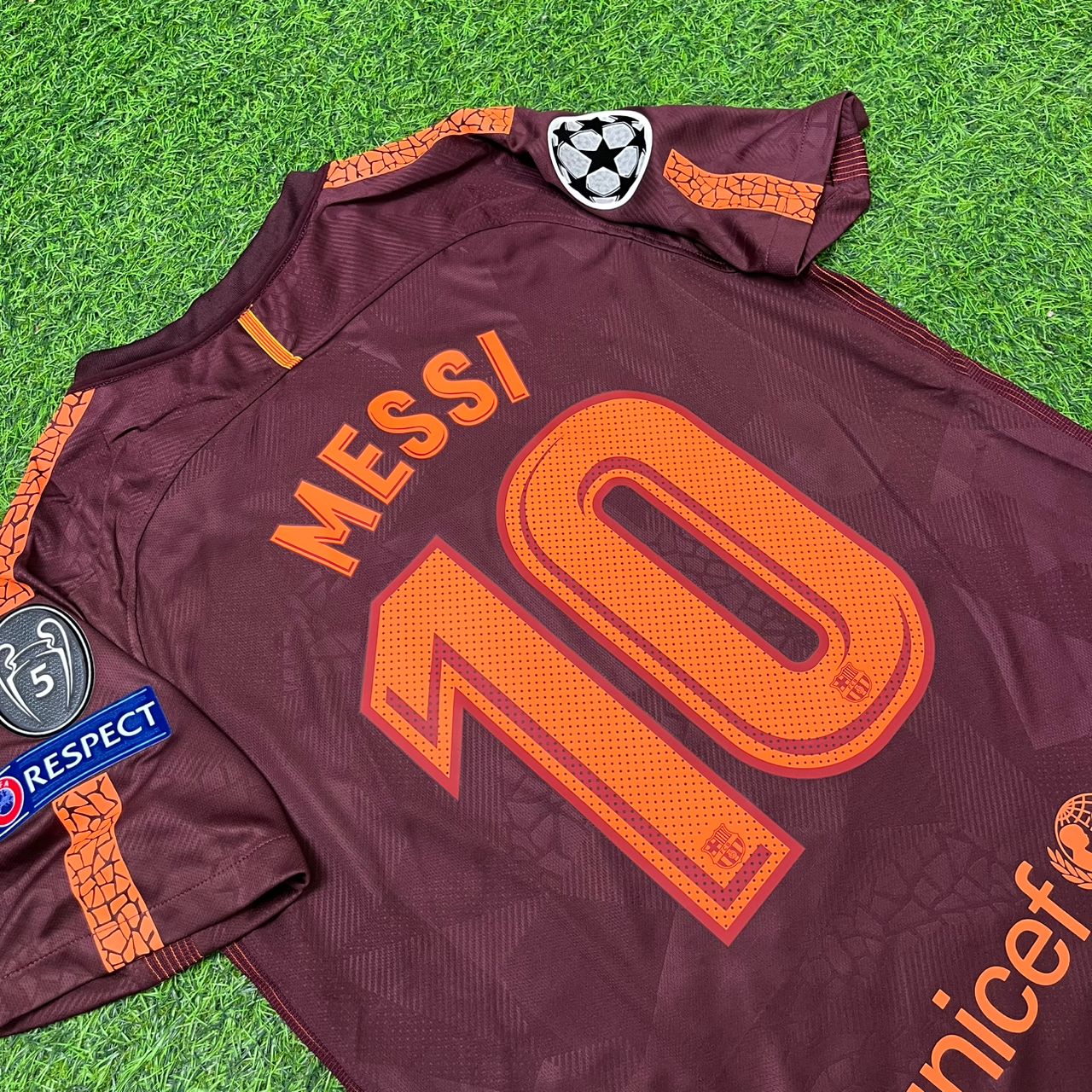 Lionel Messi Barcelona 2017-2018 Third Retro Football Jersey