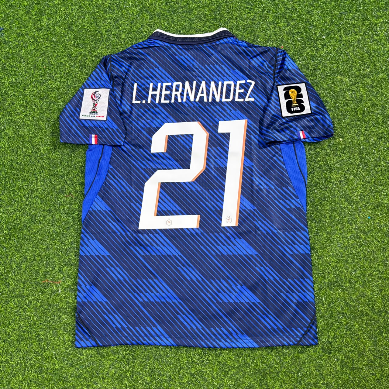 Maillot de football bleu domicile de l'équipe de France de Lucas Hernández (21 ans), pour la Coupe du Monde 2026