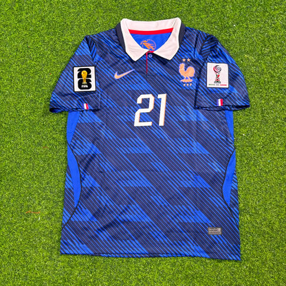 Maillot de football bleu domicile de l'équipe de France de Lucas Hernández (21 ans), pour la Coupe du Monde 2026
