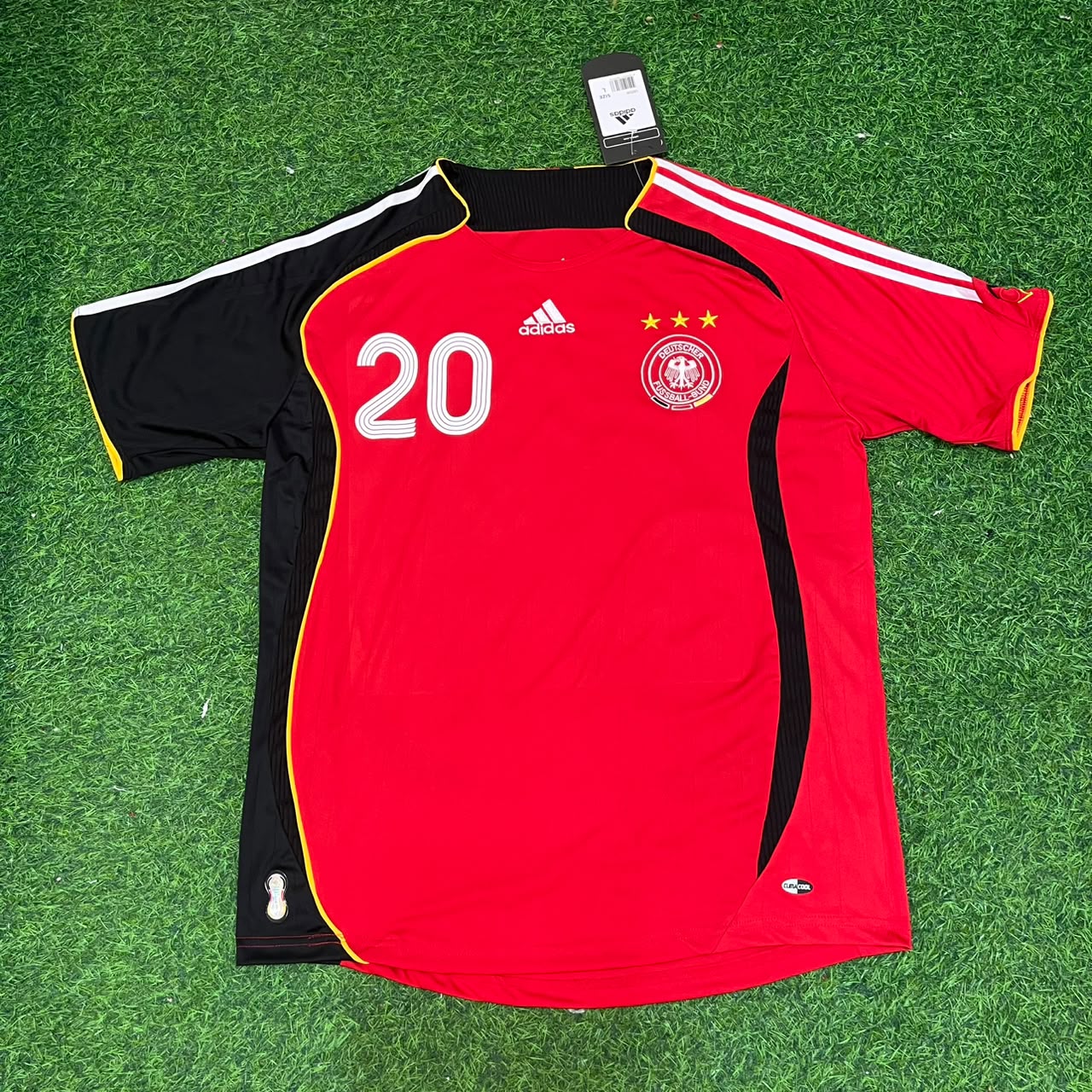 Maillot de football rétro rouge et noir Lukas Podolski Allemagne Coupe du Monde 2006 Extérieur