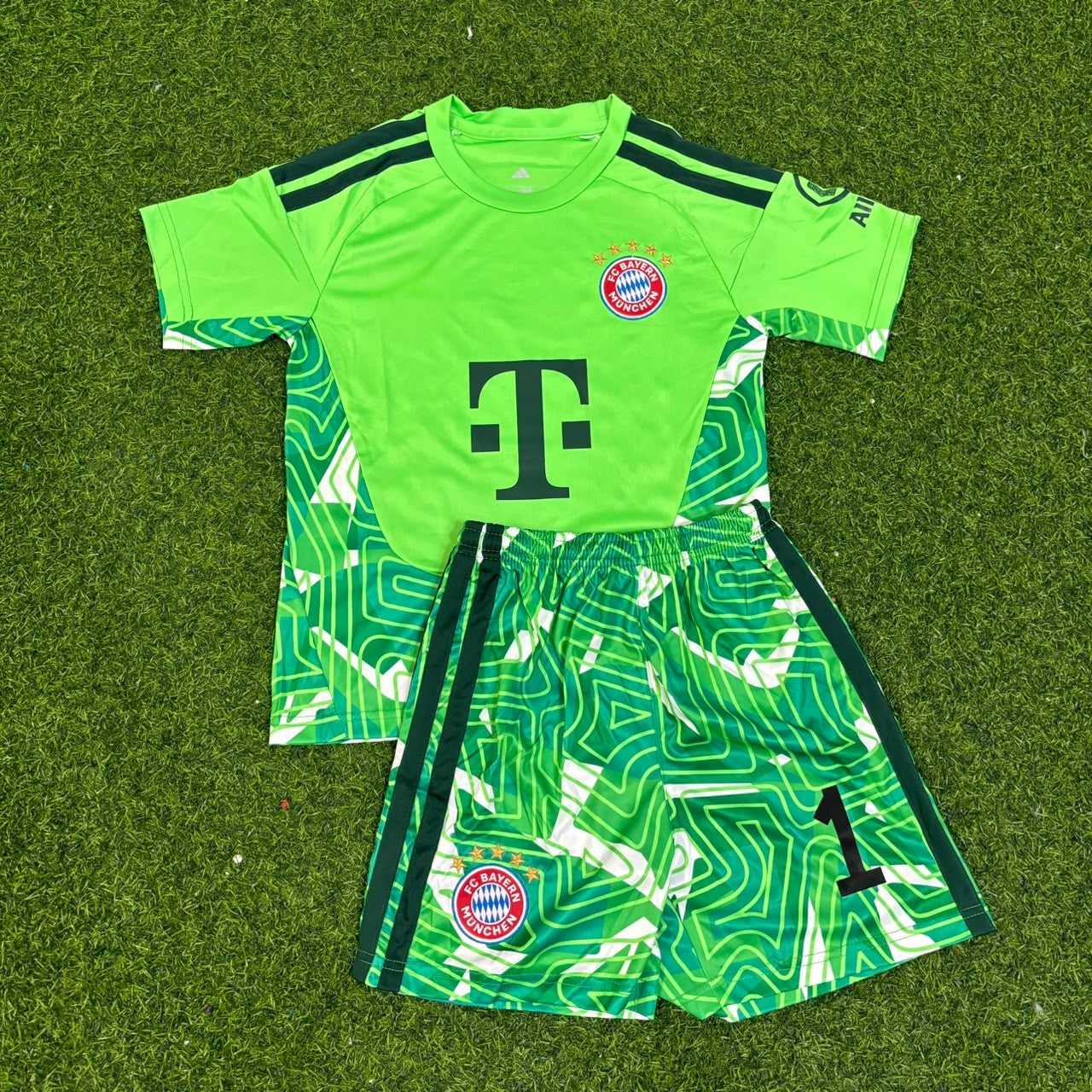 Manuel Neuer Bayern Munich Green Goalkeeper Football Jersey Kit