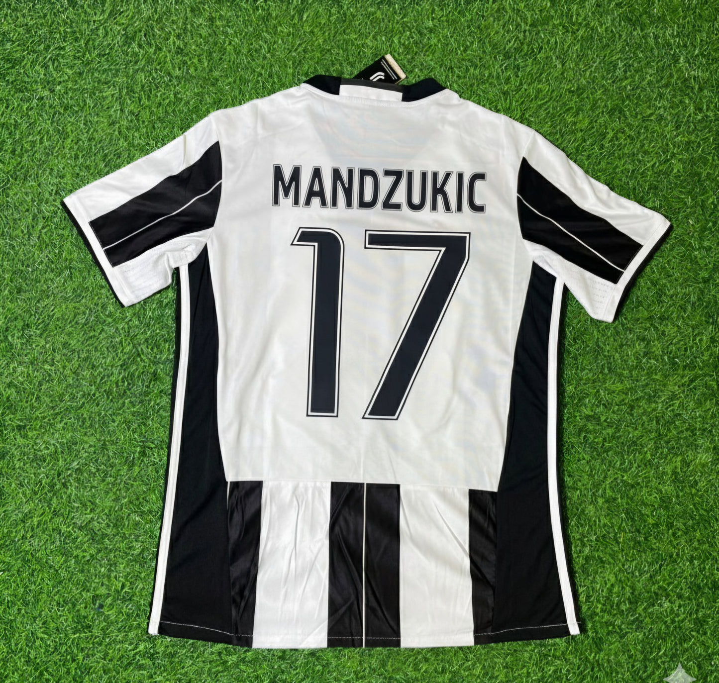 Mario Mandzukic Juventus 2016/17 Home Retro Football Jersey Kit