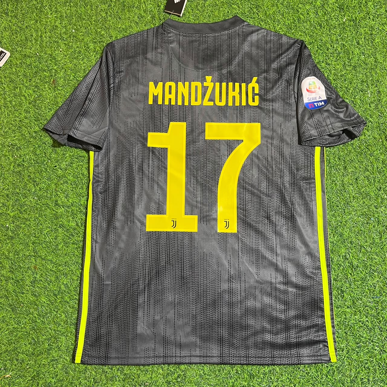 Mario Mandžukić 17# Juventus 2017-2018 Retro Home Football Jersey