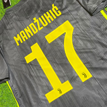 Mario Mandžukić 17# Juventus 2017-2018 Retro Home Football Jersey