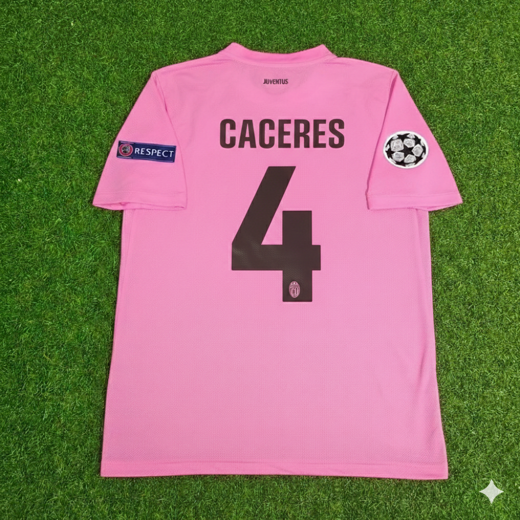 Maillot rétro rose de la Juventus de Martin Caceres, saison 2012-2013