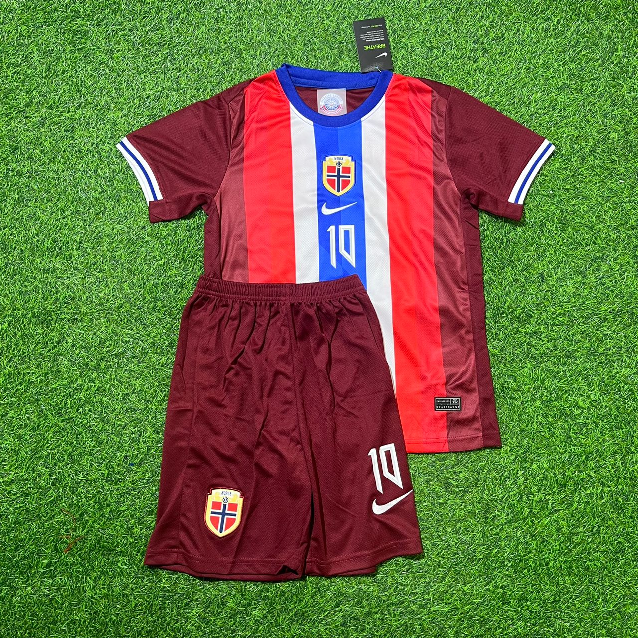 Martin Ødegaard Norwegen WM 2026 Neues rotes Fußballtrikot