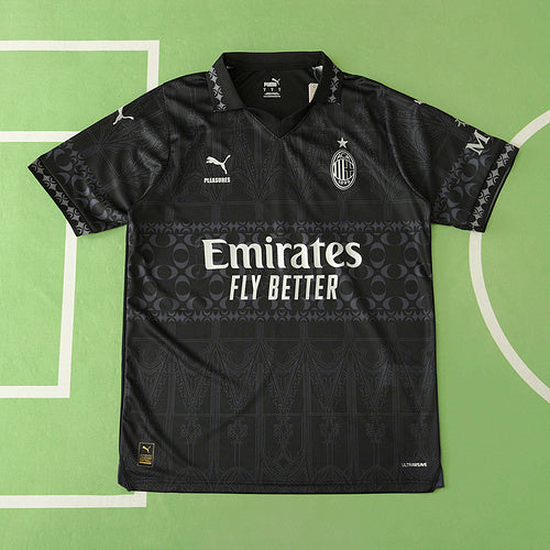 Maillot AC Milan 23-24 : un design surprenant imaginé par PUMA Maillot AC Milan 23-24 : un design surprenant imaginé par PUMA