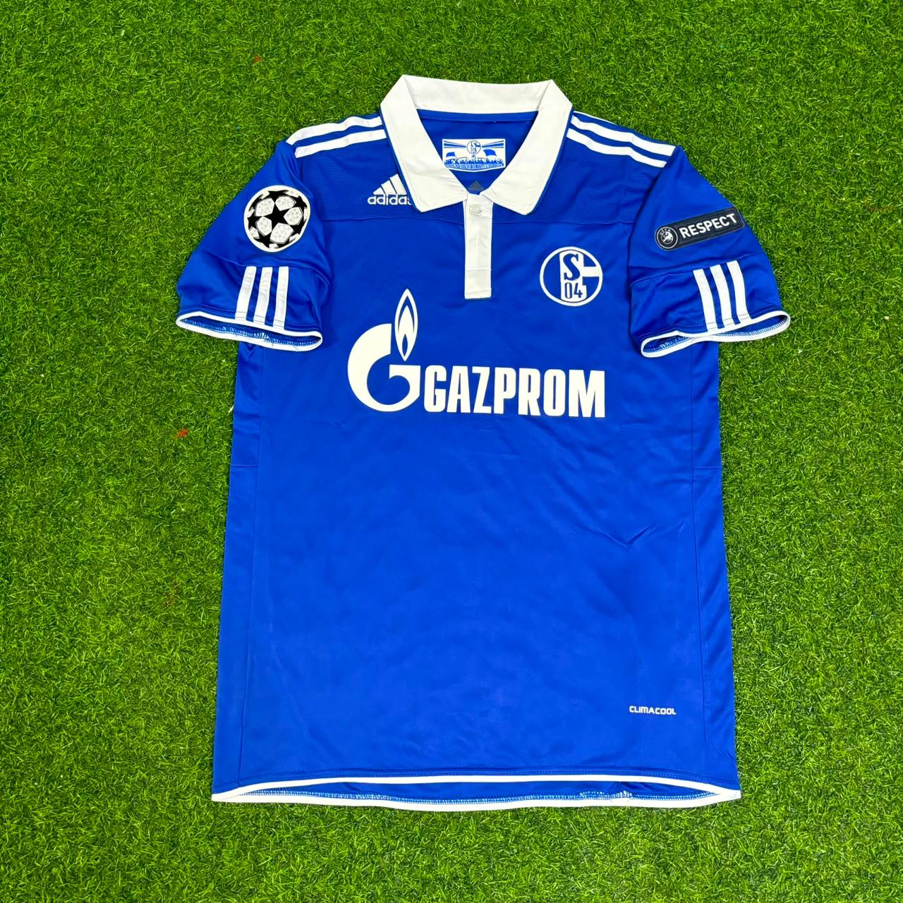 mesut-ozil-schalke-04-retro-
