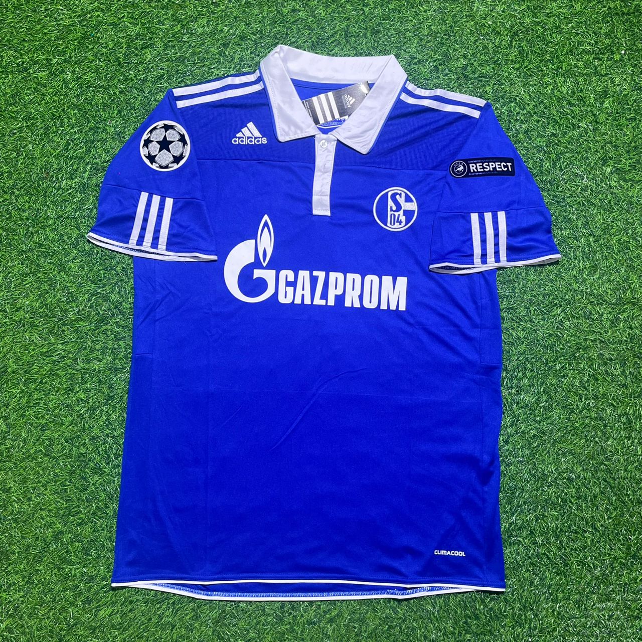mesut-ozil-schalke-04-retro-