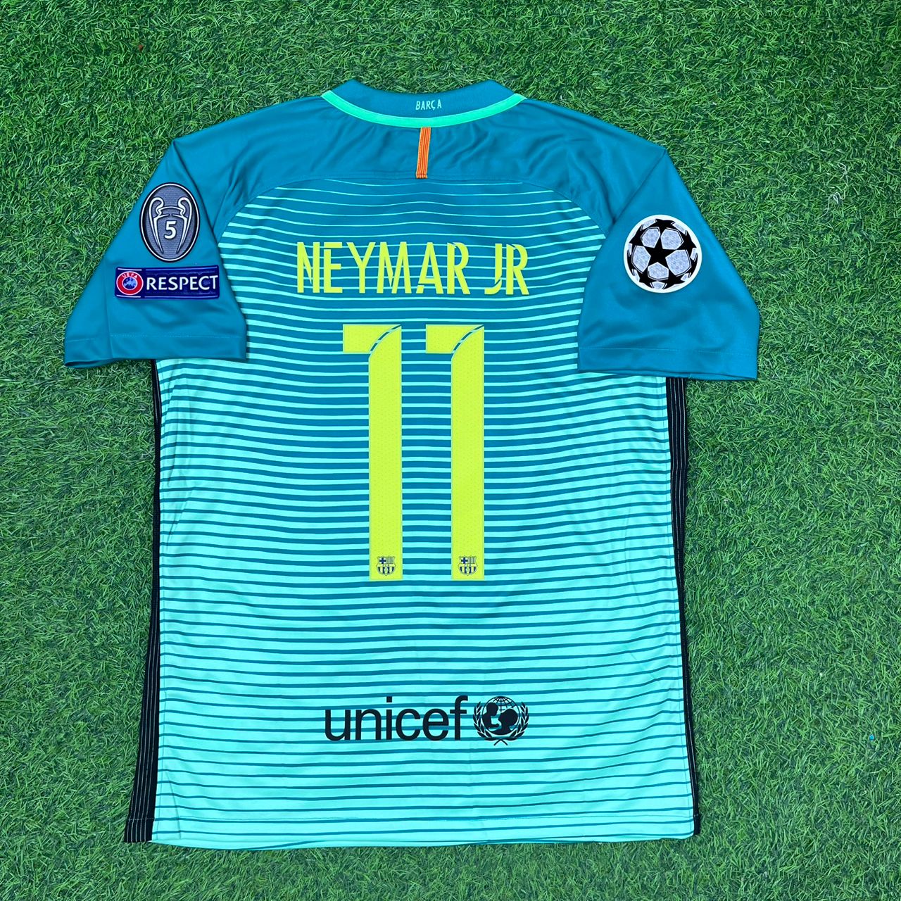 Neymar Jr. Barcelona 2016-2017 Away Retro Football Jersey