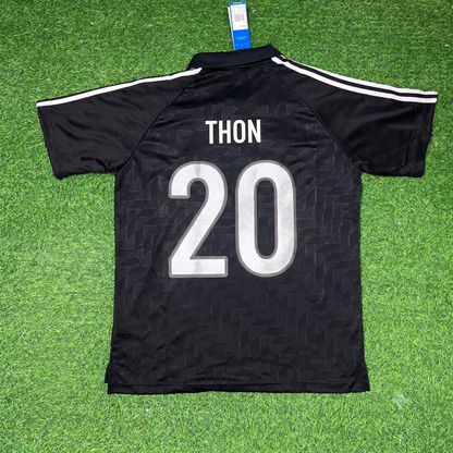 Olaf Thon Deutschland 1990 WM Schwarzes Retro Fußballtrikot