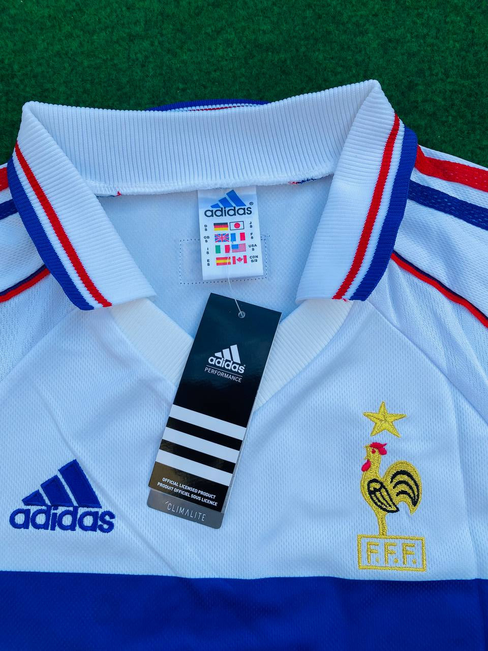 France 1998 : il achète le maillot porté par Zidane en finale France 1998 : il achète le maillot porté par Zidane en finale