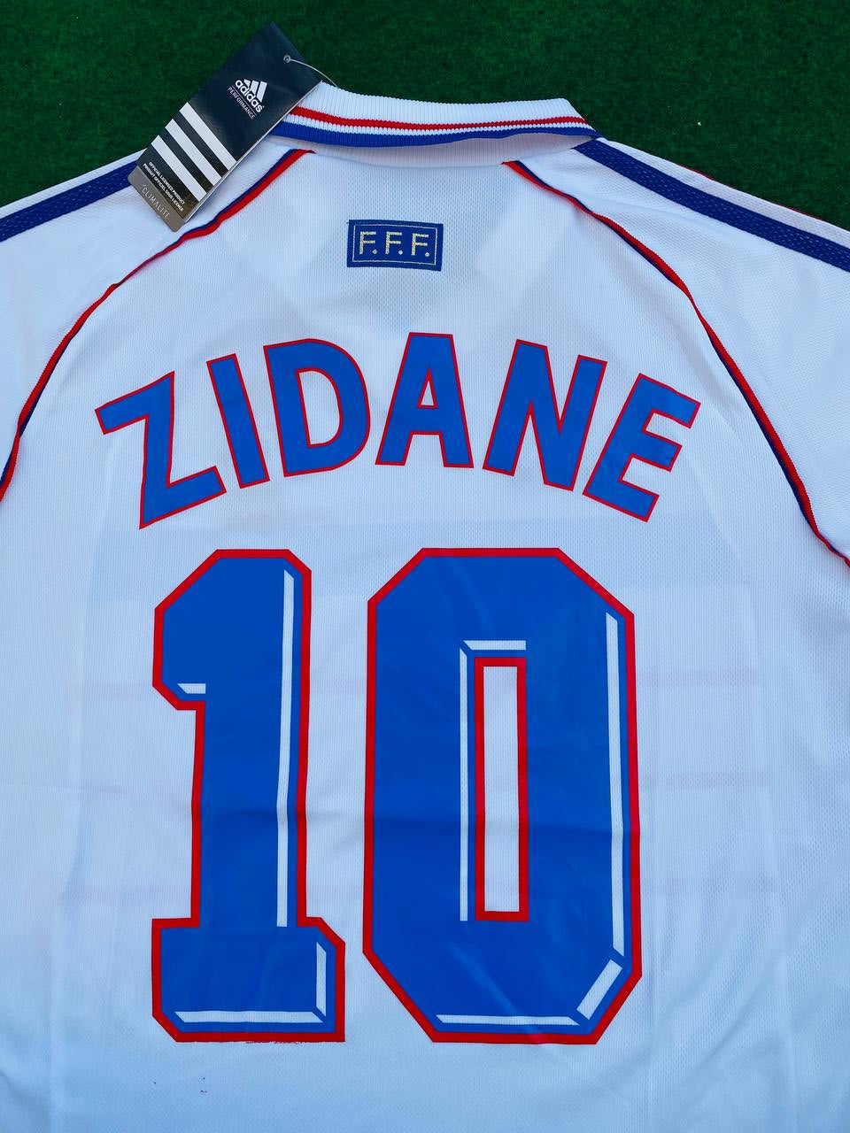 Maglia firmata di Zinedine Zidane per la Francia 1998 Maglia firmata di Zinedine Zidane per la Francia 1998