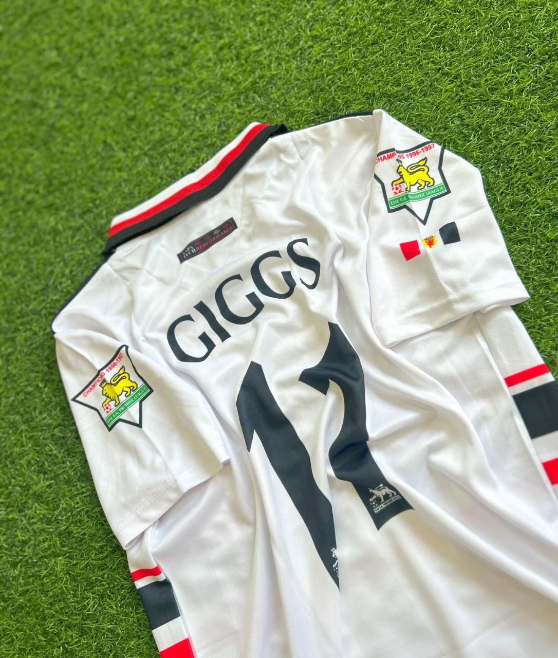 Ryan Giggs 97/98 Manchester United Retro Jersey