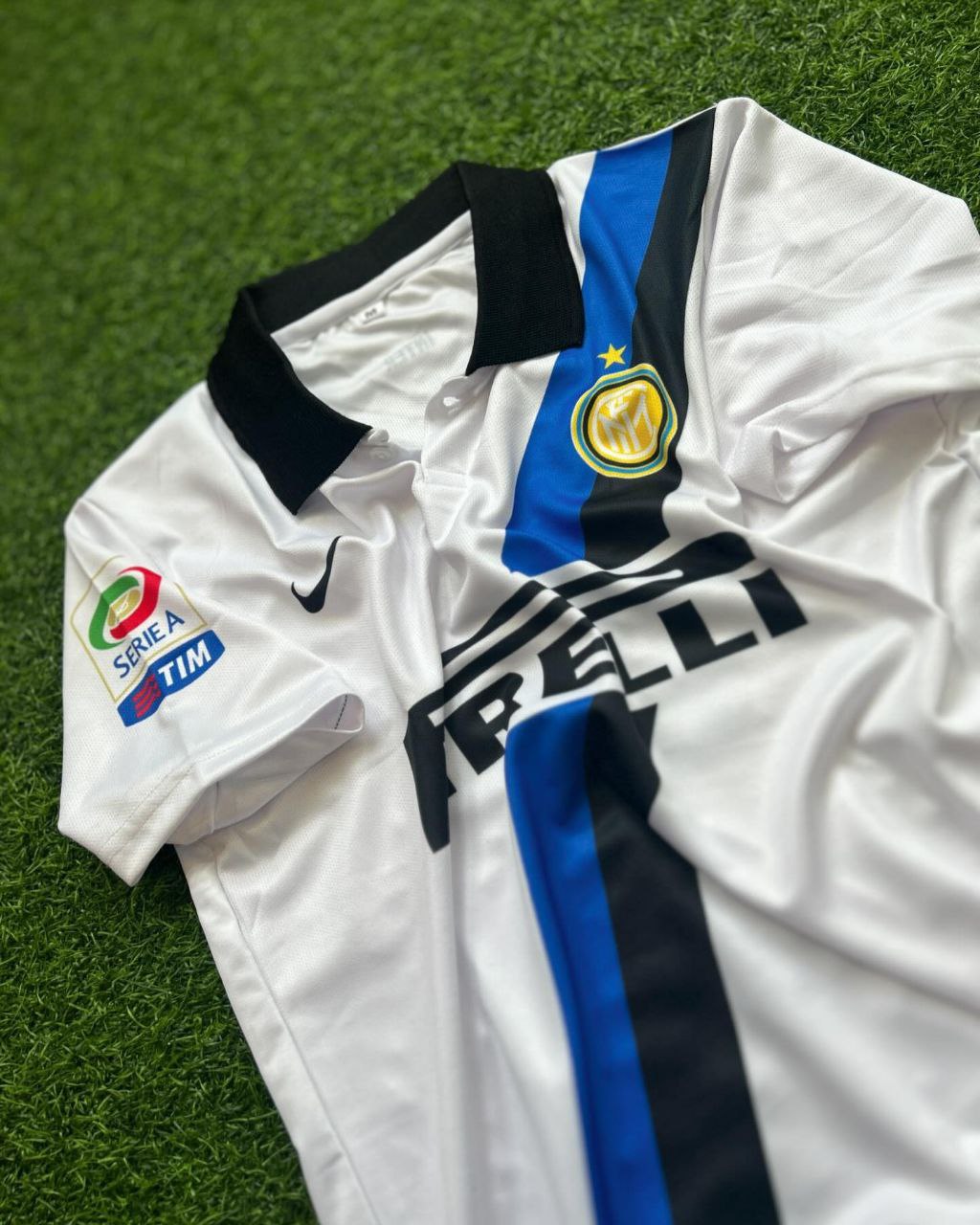 Diego Forlán Inter White Retro Jersey