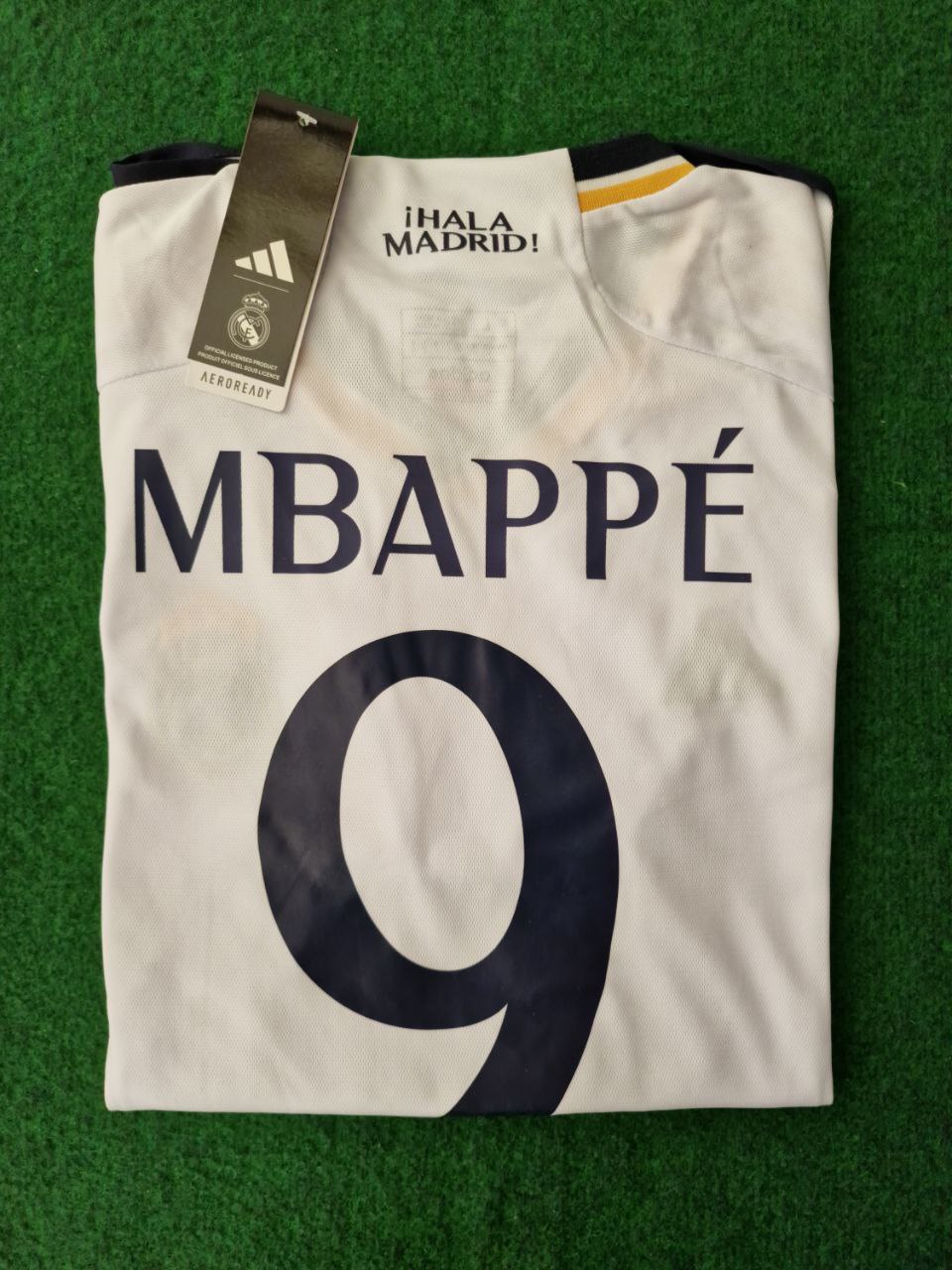 Weißes Kylian Mbappe-Sonderedition-Trikot von Real Madrid