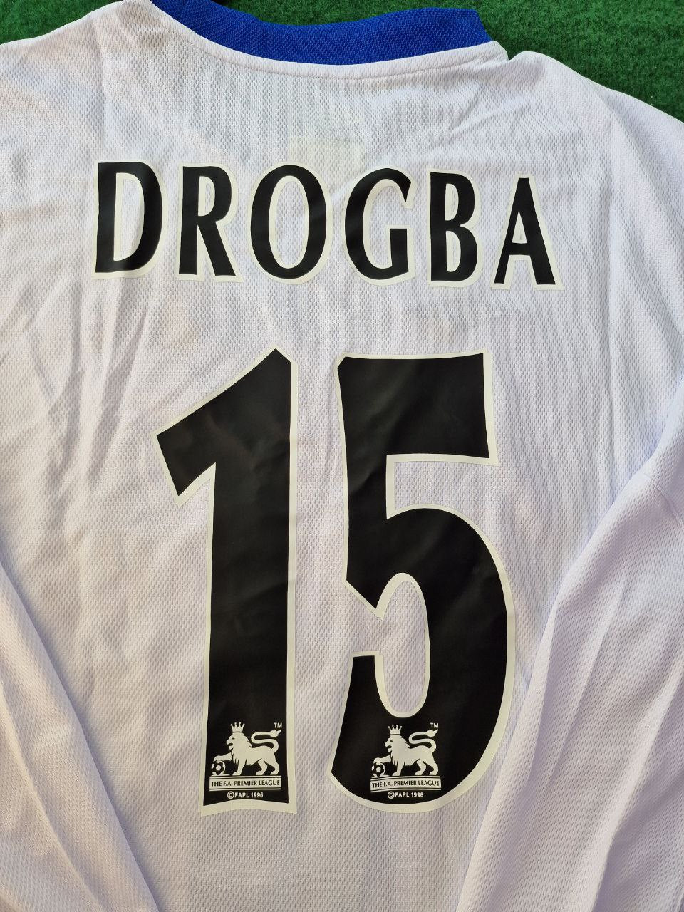 Didier Drogba Chelsea Auswärtstrikot 2004 Retro Langarm-Fußballtrikot mit Premier League-Aufnäher