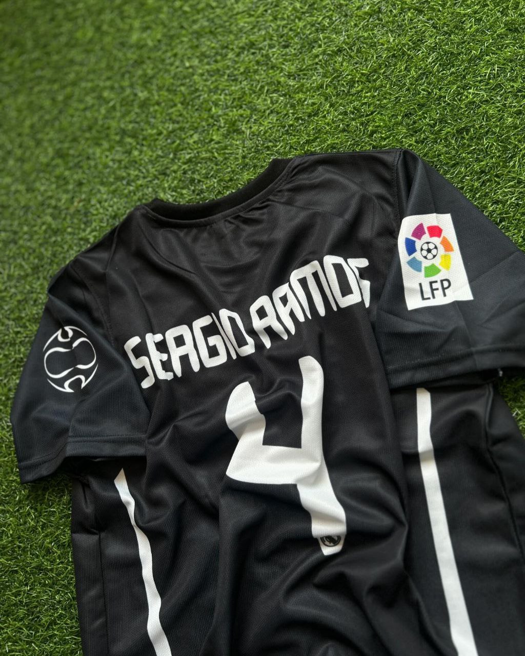Schwarzes Retro-Trikot von Sergio Ramos von Real Madrid