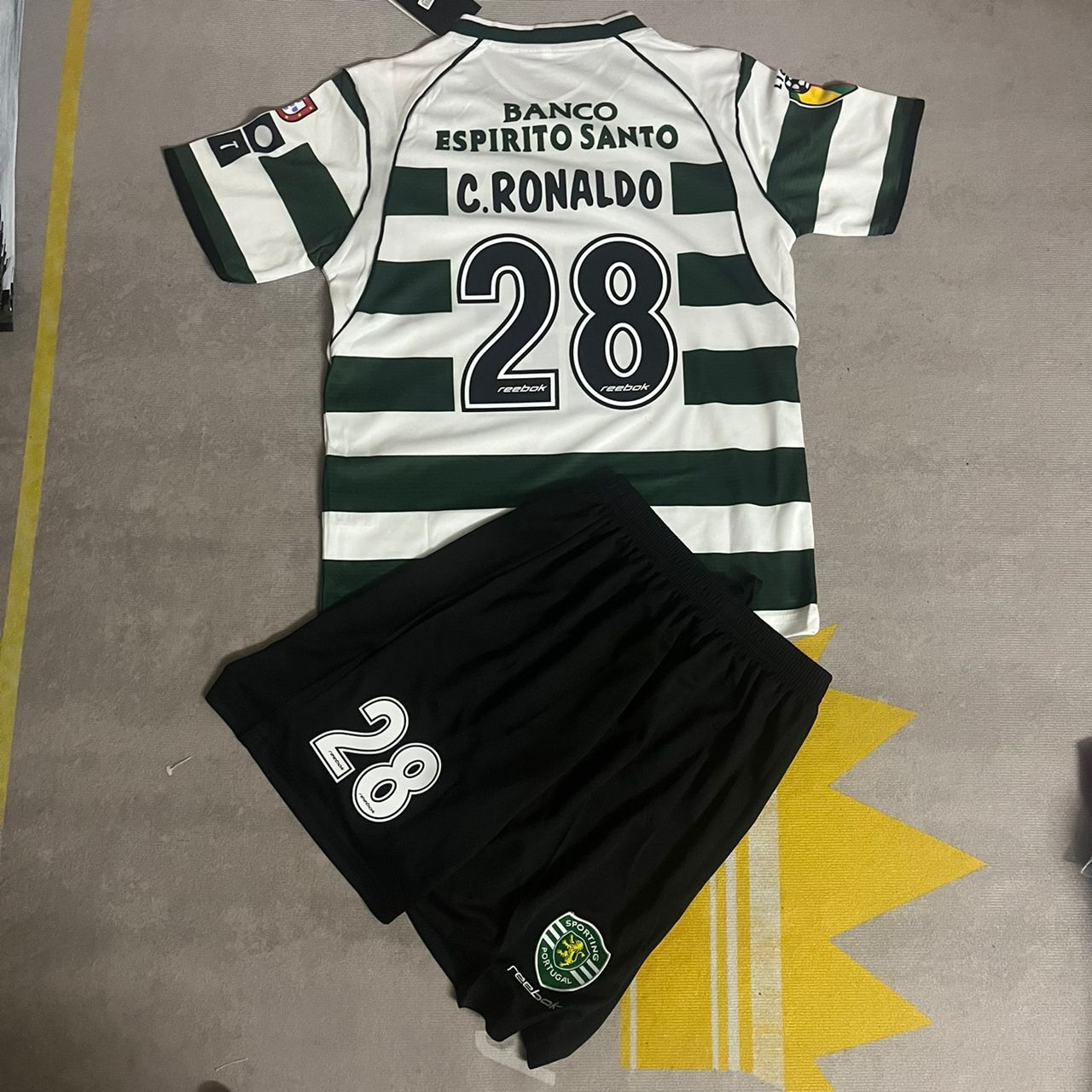 Cristiano Ronaldo Sporting CP Lisbon Kids Children Number 28 Vintage Jersey KinderTrikot Set