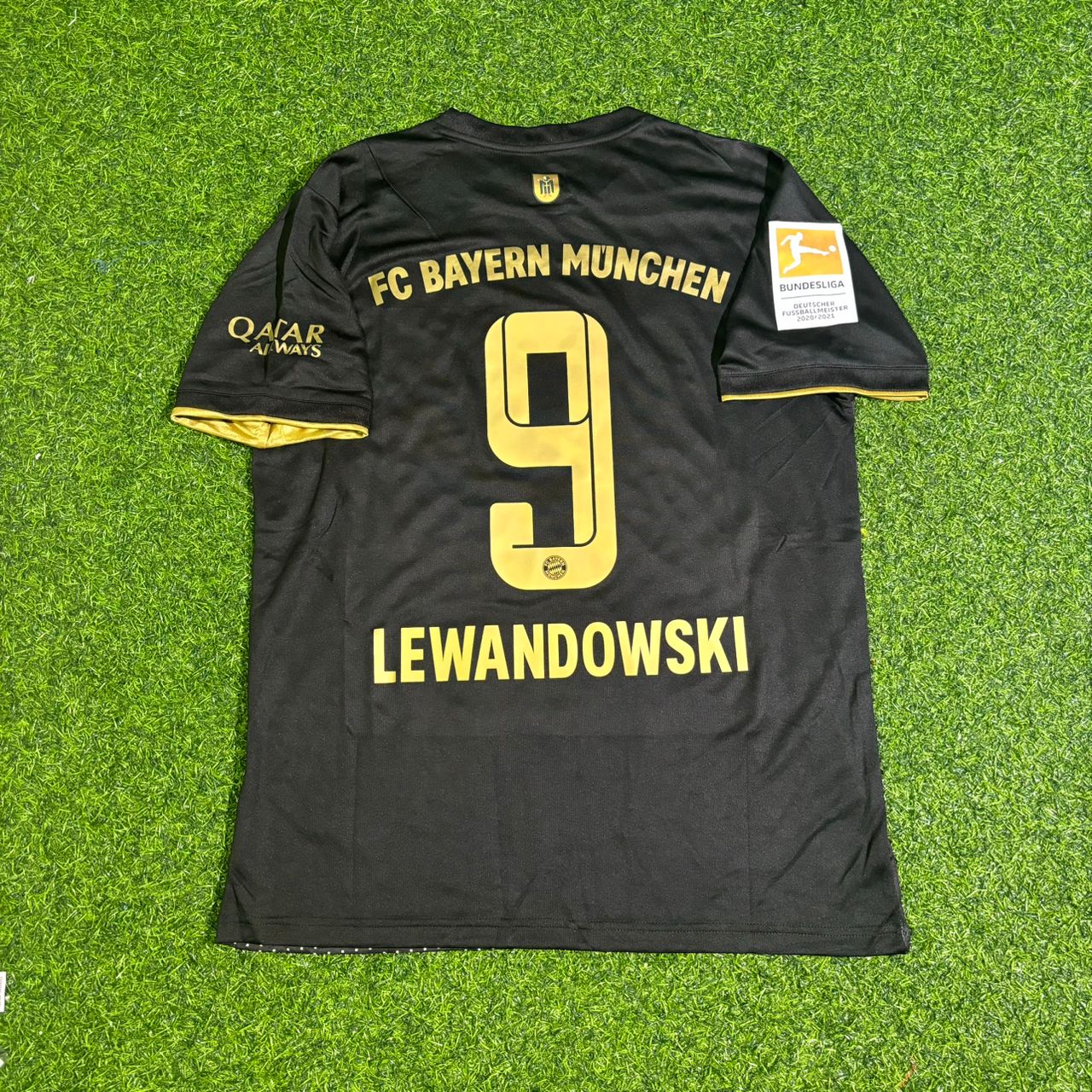 Robert Lewandowski Bayern Munich 2021-2022 Away Football Jersey