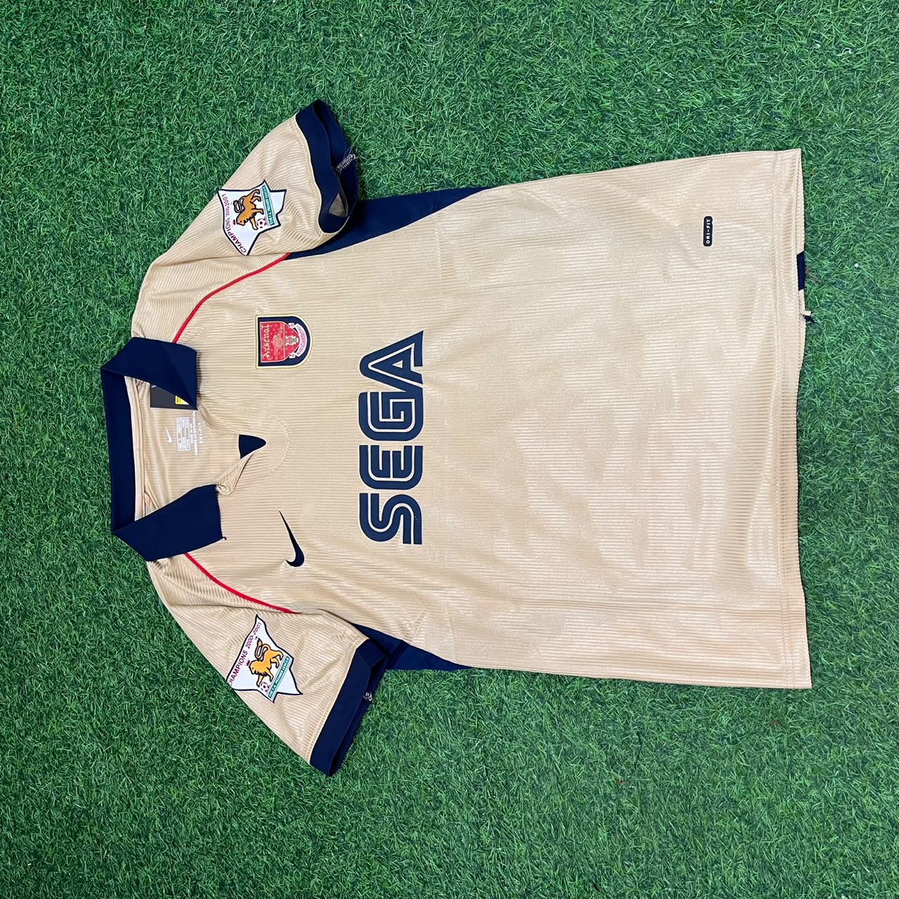 Robert Pirès #7 Arsenal 2001-2002 Away Golden Retro Jersey