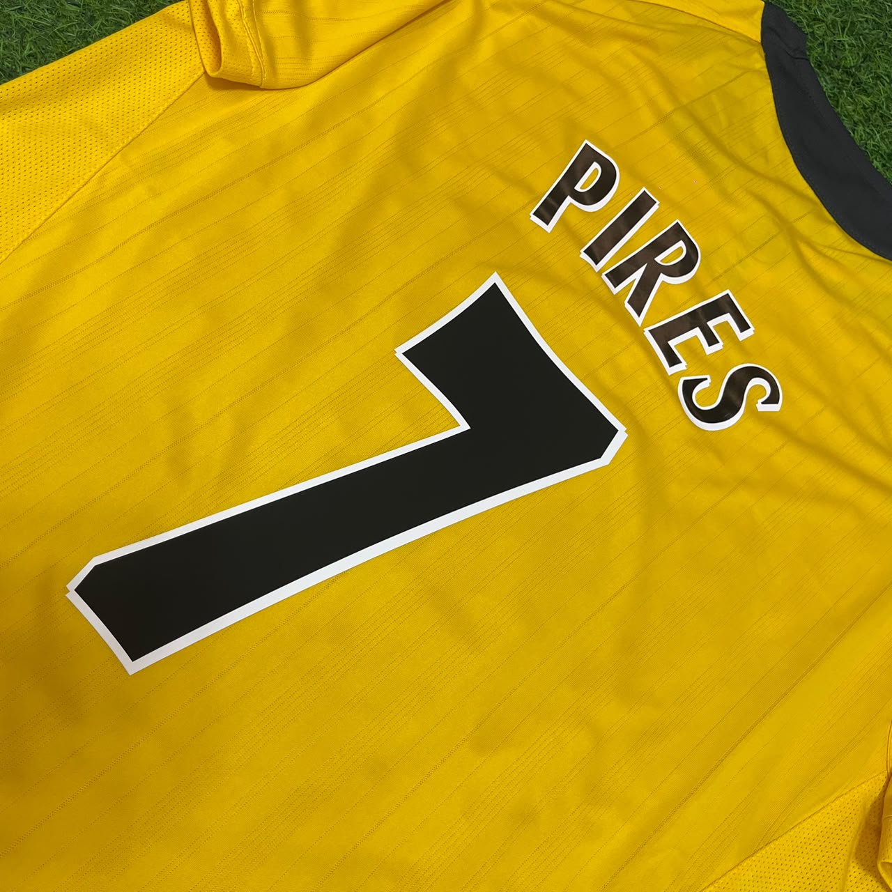 Robert Pires 7 - Arsenal 2005/06 Yellow Retro Kit Jersey Trikot Maillot Maglia