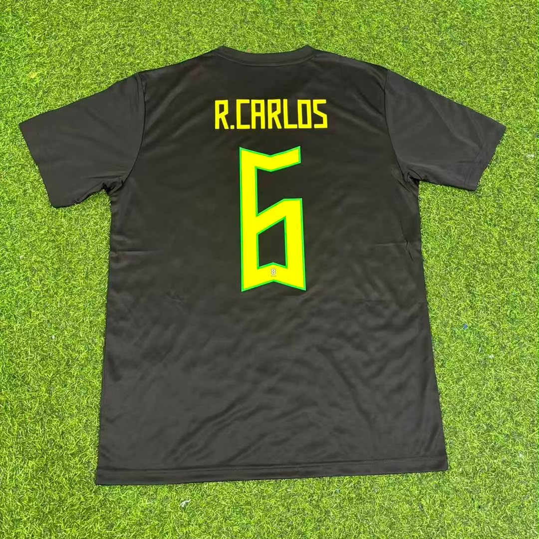 Maillot de football rétro noir Roberto Carlos Brésil