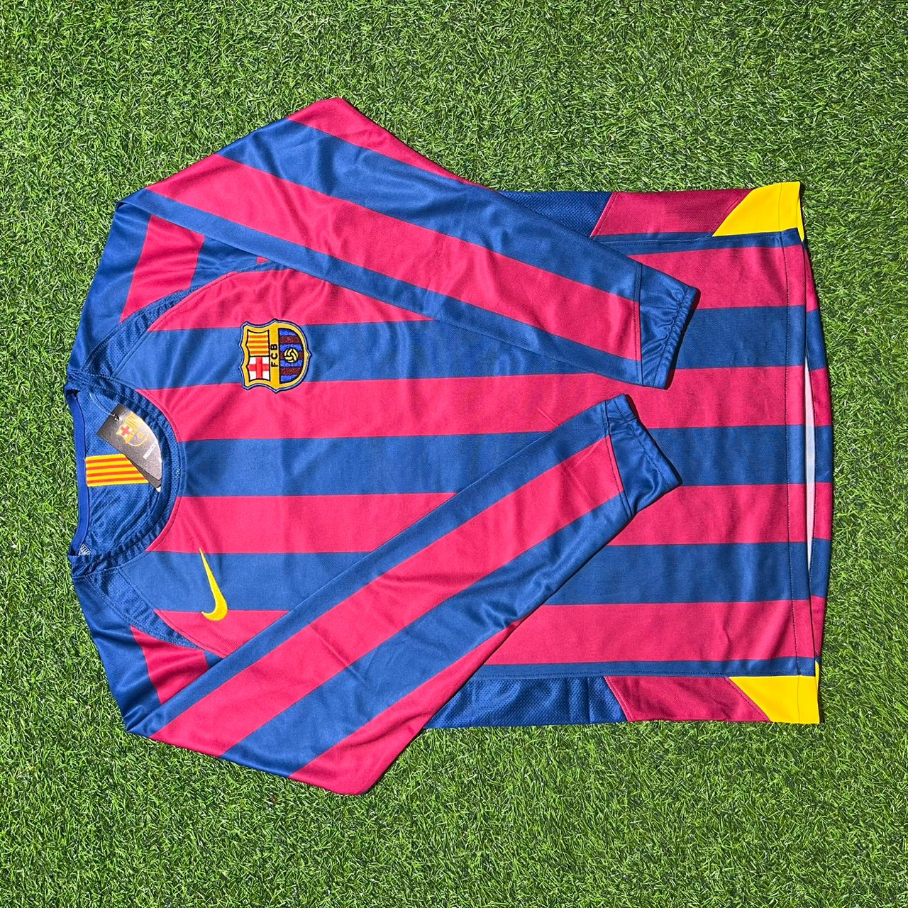 Ronaldinho #10 Barcelona 2005-2006 Long Sleeve Retro Jersey
