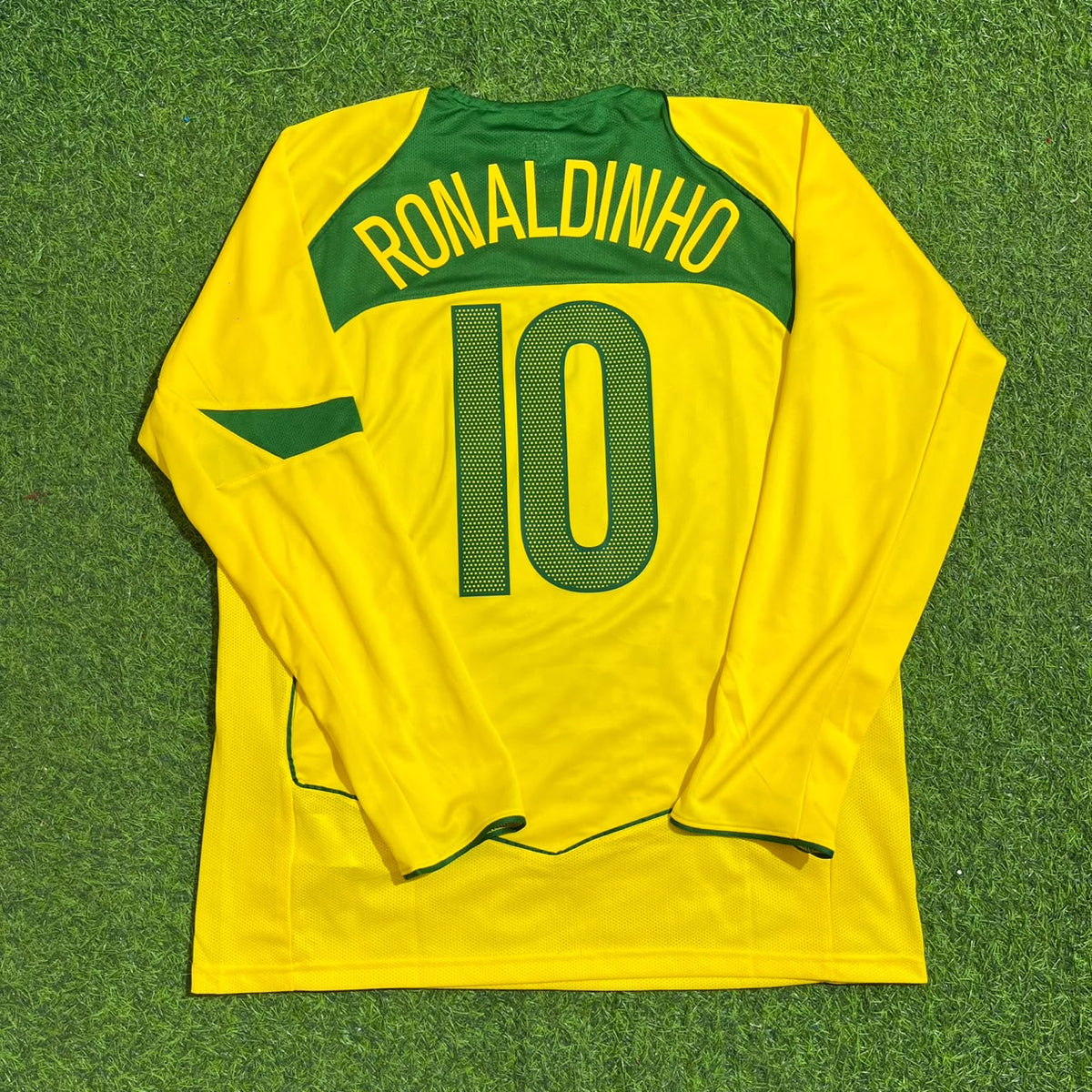 Ronaldinho Brazil 2004–2006 Home Yellow Long Sleeve Retro Football Jersey Kit