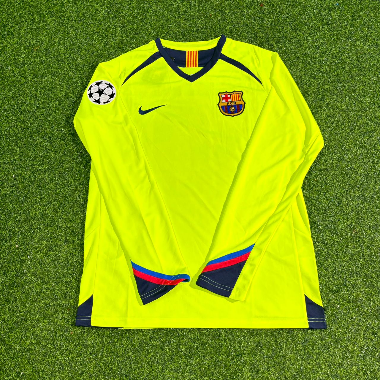 Ronaldinho Gaucho Barcelona 2005-2006 Yellow Green Retro Long Sleeve Football Jersey