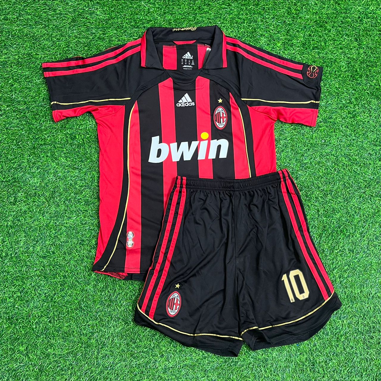 Ronaldinho Gaucho #10 Milan Retro Kids Kit Set Kindertrikot Maillot Enfant Kindertrui