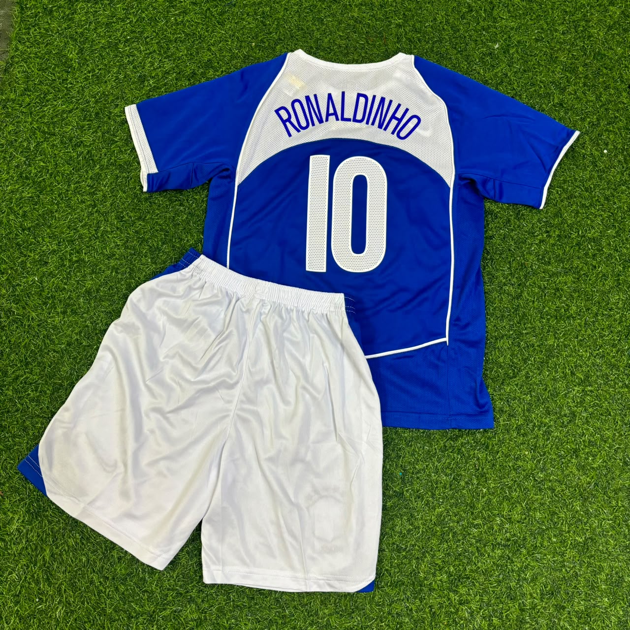 Ronaldinho #10 Brazil 2004 Blue Away Kids Kit Retro Football Jersey Kit